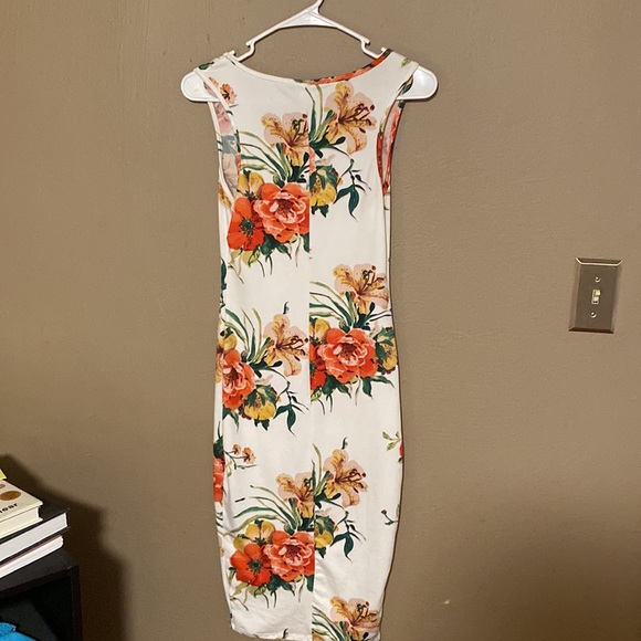 Flower Dress. Sleeveless - Picture 3 of 3